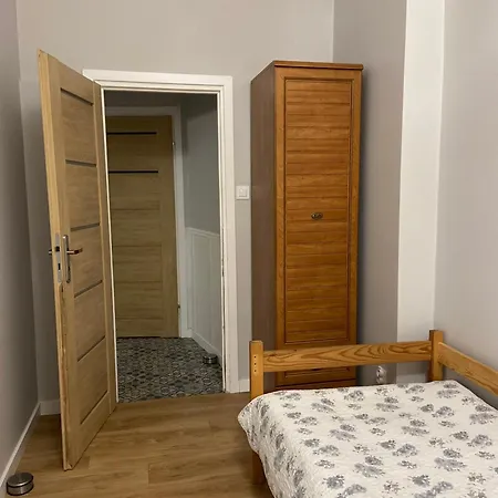 Na Przedmieściu By Na Dni